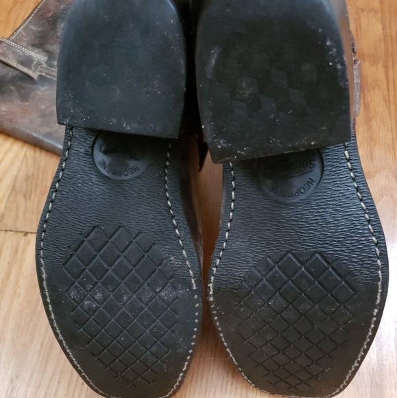 Boots - Picture 4 of 6